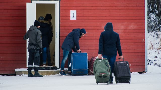 Des cours en contexte sont donnés aux réfugiés pour leur faire appréhender les us et coutumes norvégiennes.