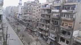 Immeubles endommagés à Homs, en Syrie. Les forces armées syriennes ont repris aux rebelles un quartier de la ville martyre de Homs, dans le centre du pays, après plusieurs jours de combats acharnés. /Photo prise le 20 décembre 2012/REUTERS/Thair Al-Khalid