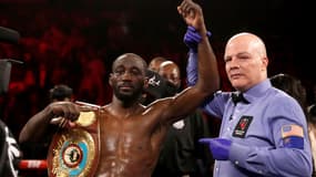 L’Américain Terence Crawford, vainqueur de son compatriote Shawn Porter, par KO technique à la 10e reprise, a conservé son titre WBO des welters, le 20 novembre 2021 à Las Vegas