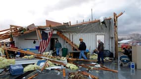 Caserne de pompiers détruite par une tornade à Milton, dans le Kentucky. Les tornades qui ont balayé les Etats-Unis du Midwest au Sud-Est ont fait au moins 27 morts vendredi. Treize décès ont été signalés dans l'Indiana, douze dans le Kentucky et deux dan
