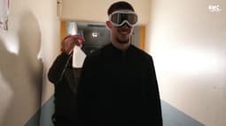 Le gardien de Lens Robin Risser en plein exercice de gestion du stress avec les gendarmes d'Arras le 10 décembre 2025