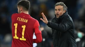 Luis Enrique (en discussion avec Ferran Torres) est passé par tous les états à Tbilissi.