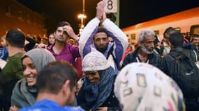 Des migrants arrivent à la gare de Saalfeld en Allemagne de l'est, le 5 septembre 2015.