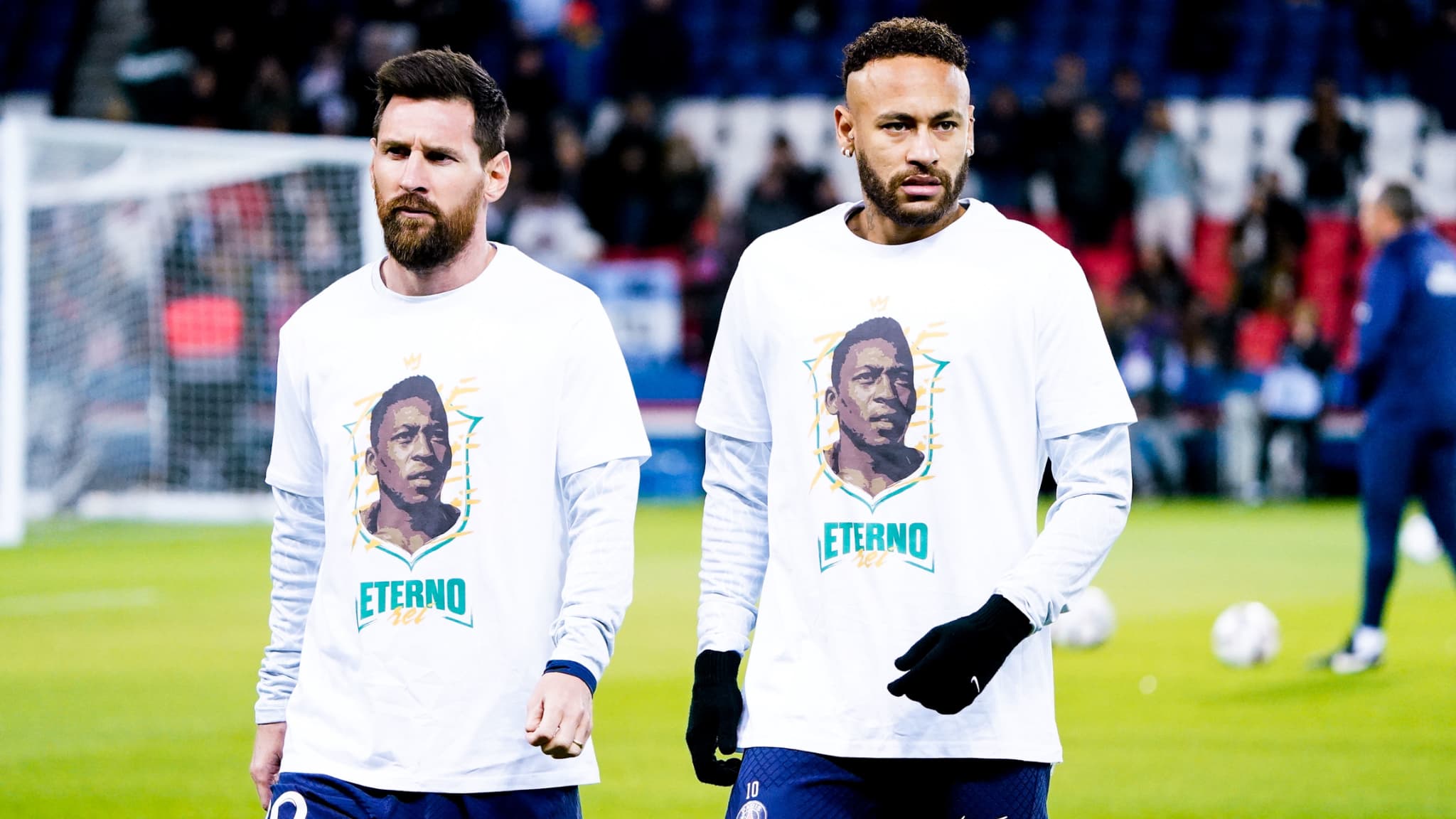 The Parisians applauded Pele before kick-off