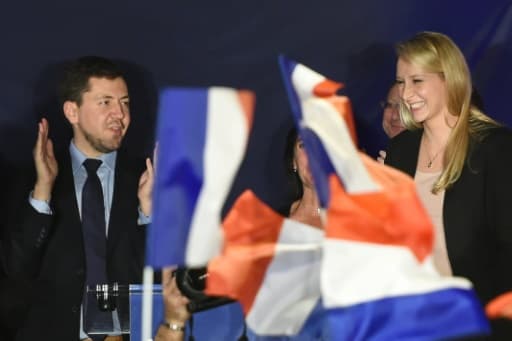 Marion Maréchal Le Pen parmi ses partisans au Pontet le 6 décembre 2015 Marion Maréchal Le Pen parmi ses partisans au Pontet le 6 décembre 2015