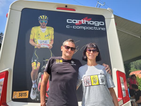 Les parents de Tadej Pogacar, le 18/07/2023 avant la 16e étape du Tour de France Les parents de Tadej Pogacar, le 18/07/2023 avant la 16e étape du Tour de France