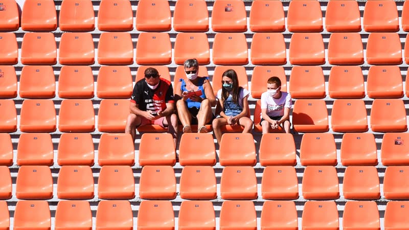 Des spectateurs dans un stade