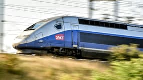 Des centaines de voyageurs se trouvant à bord de trois trains bloqués sur la voie dans le sud-ouest ont vécu une nuit de galère entre dimanche et lundi, la SNCF prévoyant un retour à la normale mardi à midi