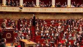 Après le Sénat, les députés ont adopté définitivement le texte créant le poste de Défenseur des droits, qui cumulera les compétences du Médiateur de la République, du Défenseur des enfants, de la Commission nationale de déontologie de la sécurité et de la