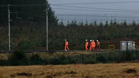 Des ingénieurs du rail après le déraillement d'un train à Shap dans le nord-ouest de l'Angleterre le 3 novembre 2025