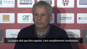 Le tacle de Tony Chapron provoque un fou rire à  Lucien Favre en conf'