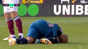Alexandre Lacazette hurlant de douleur lors du match Burnley-Arsenal