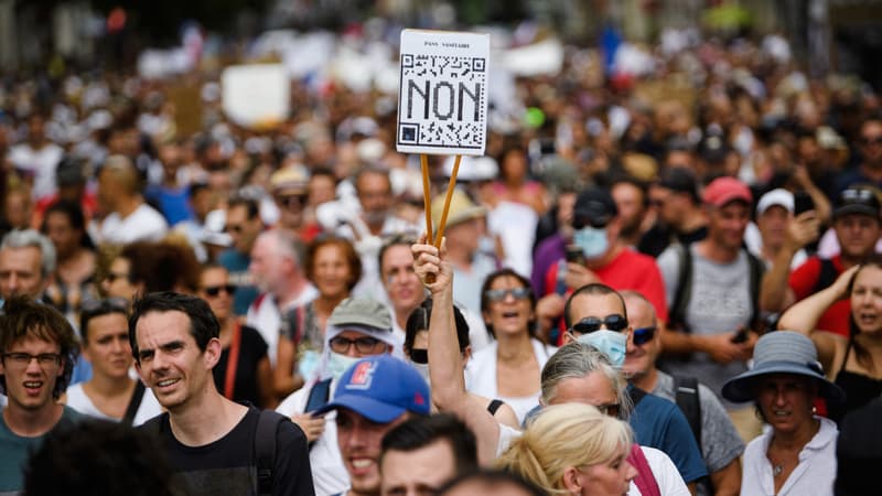 Des manifestants contre le pass sanitaire à Marseille, le 24 juillet 2021.