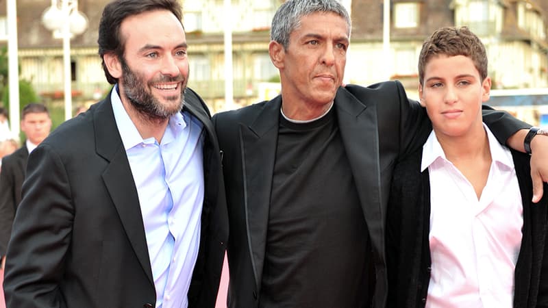 Samy Nacéri entouré de son fils Julian et de l'acteur Anthony Delon, en 2008.