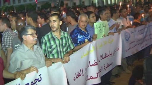 Ces manifestants rassemblés dans le centre de Casablanca mardi soir réclament une réforme de la justice