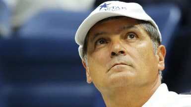 Toni Nadal regarde Rafael Nadal lors de la deuxième journée du simple messieurs de l'US Open 2017 à New York
