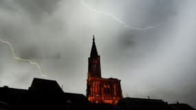 Vue de la cathédrale de Strasbourg lors d'un orage, le 29 mai 2008. (Photo d'illustration)