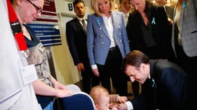 Emmanuel Macron, Brigitte Macron et Agnès Buzyn ce jeudi 5 avril au CHU de Rouen dans un centre pour autistes.