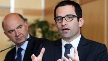 Pierre Moscovici et Benoît Hamon réfléchissent à des nouveaux dispositifs pour lutter contre le surendettement.