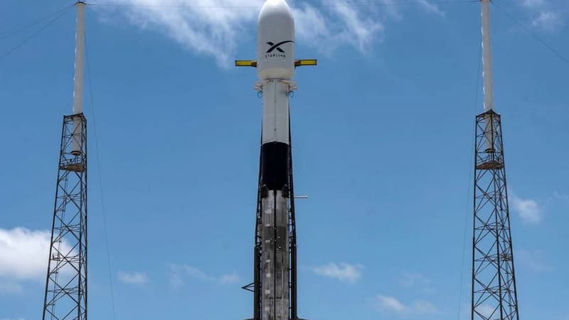 SpaceX veut saisir une part du futur marché de l'internet de l'espace, que convoitent de nombreuses rivales, comme la start-up OneWeb, ou le géant Amazon, qui est bien moins avancé (projet Kuiper).