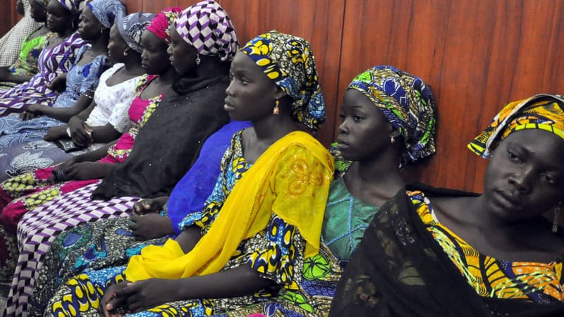 Quelques-unes des 57 lycéennes capturées par Boko Haram et ayant réussi à s'enfuir, photographiées le 2 juin 2014. 