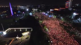 En Indonésie, un océan de chandelles pour soutenir le gouverneur de Jakarta, condamné à 2 ans de prison