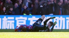 Jean-Philippe Mateta au sol après une grosse faute lors de Crystal Palace-Millwall le 1er mars 2025 en FA Cup