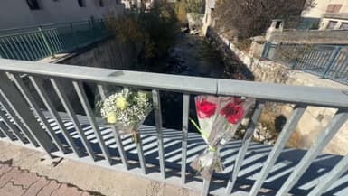 Des fleurs ont été déposées en hommage au jeune Macéo