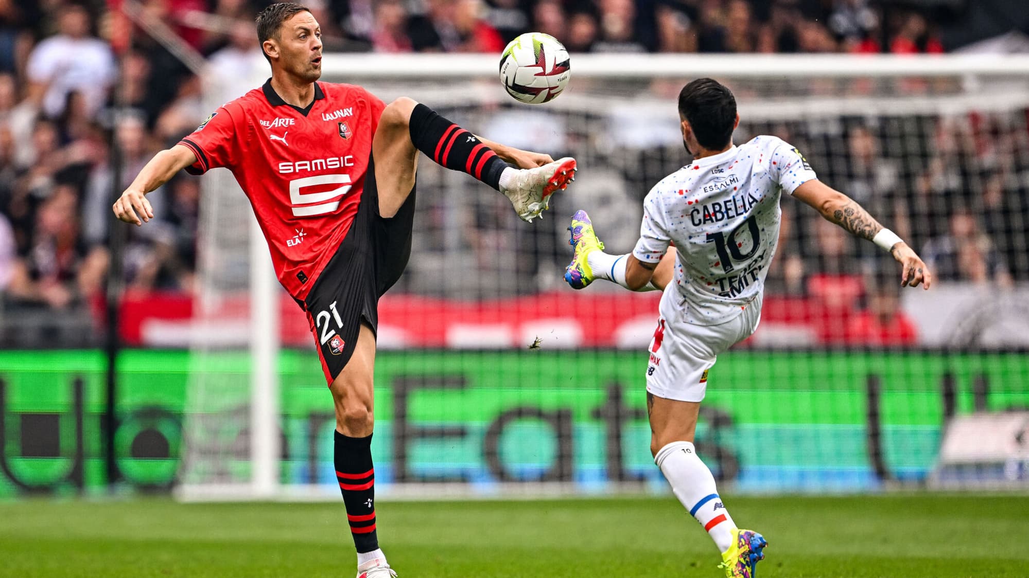 Le Rennais Nemanja Matic à la bagarre avec le Lillois Remy Cabella au Roahzon Park le 16 septembre 2023 Le Rennais Nemanja Matic à la bagarre avec le Lillois Remy Cabella au Roahzon Park le 16 septembre 2023