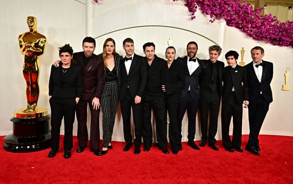 L'équipe du film "Anatomie d'une chute" sur le tapis rouge des Oscars 2024