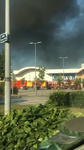 Incendie à Villefranche-sur-Saône - Témoins BFMTV