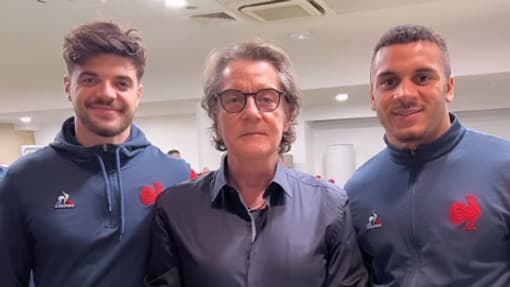 Francis Cabrel a rendu visite aux joueurs du XV de France.