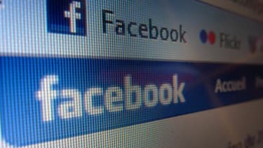 Facebook tente de rassurer les investisseurs, mais pourrait perdre des utilisateurs dans l'opération.