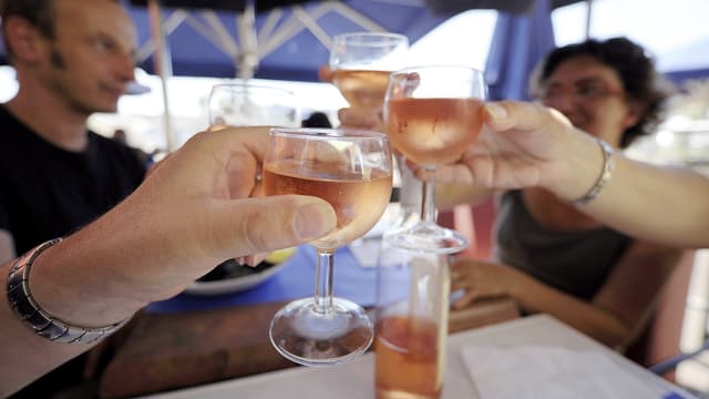 Aux Etats-Unis, le rosé la cible des jeunes consommateurs, en jouant sur une image festive, mêlant le naturel et l'art de vivre du sud.