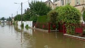 Une rue inondée à Beauvais (Oise), le 22 juin 2021.