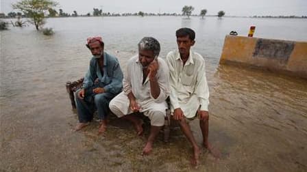 A Jacobabad, dans la province pakistanaise du Sindh, dans le sud du pays. Alors que près de 20 millions de personnes sont affectées par les inondations dévastatrices qui ont frappé le Pakistan ces deux dernières semaines, la France a annoncé l'envoi dans
