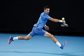 Open d'Australie : Djokovic bat Tsitsipas et égale Nadal avec un 22e Grand Chelem