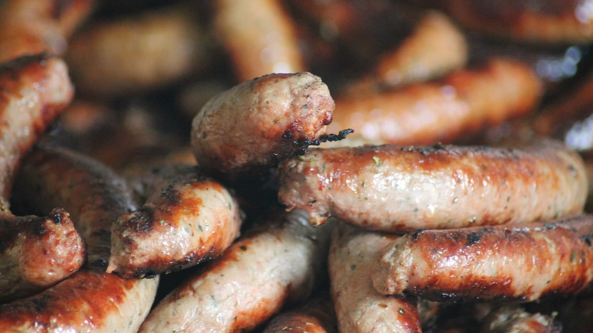 Можно ли жарить просрочена. Вареный банан. Сковородка с курицей. Можно ли жарить просрочена. Жареные продукты.