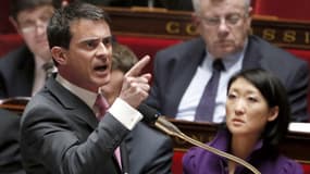 Défendant Christiane Taubira, Manuel Valls a accusé l'UMP de "mensonge à des fins politiques" .