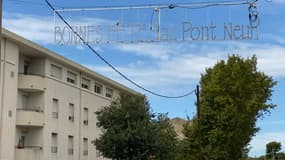 Frise lumineuse pour les fêtes de fin d'année dans le quartier du Pont-Neuf à Toulon