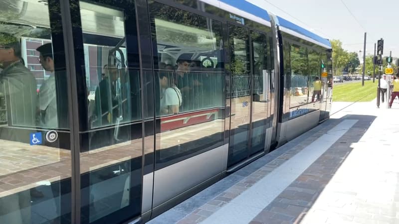 Le nouveau tram T10 a été inauguré le 24 juin 2023.