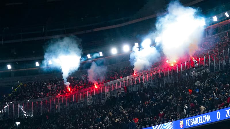 Jets de projectiles, supporters virÃ©s du stadeâ€¦ Les fans de Francfort ont encore fait...