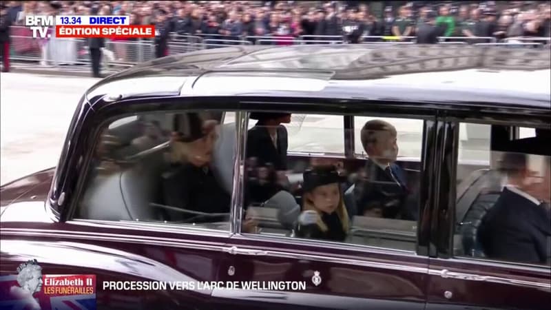 La famille royale suit le cercueil d'Elizabeth II vers l'arc de Wellington