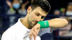 Le Serbe Novak Djokovic, après sa défaite face au Tchèque Jiri Vesely 6-4, 7-6 (7/4), en quarts de finale du tournoi ATP de Dubaï, le 24 février 2022