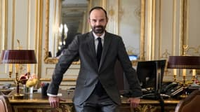 Le Premier ministre Edouard Philippe dans son bureau de l'Hôtel Matignon, le 17 mai 2017