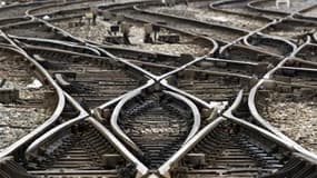 La SNCF prévoit de fortes perturbations du trafic ferroviaire jeudi lors de la journée de mobilisation contre la réforme des retraites organisée par les plus grands syndicats français. /Photo d'archives/REUTERS/Jean-Paul Pélissier