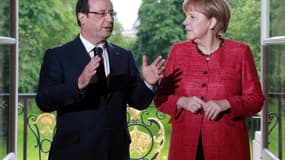 François Hollande s'est fait à l'idée d'une reconduction probable d'Angela Merkel à la tête de l'Allemagne après les élections législatives du 22 septembre, malgré des relations toujours compliquées entre Paris et Berlin. /Photo prise le 30 mai 2013/REUTE