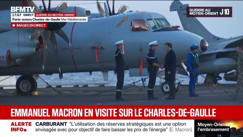 Emmanuel Macron sur le pont du porte-avions Charles-de-Gaulle
