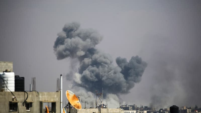 Regarder la vidéo DIRECT. Guerre à Gaza: les frappes se poursuivent à Rafah, Israël ouvre un passage pour l'aide humanitaire