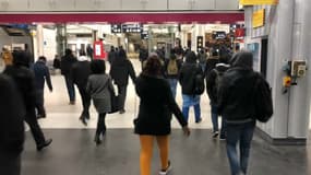 L'affluence était plus importante dans les gares et les trains ce vendredi.